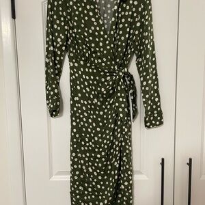 Velvet by Graham & Spencer Green Wrap Dress Long Sleeve V-neck